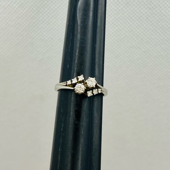 EUC Vintage 18k White Gold .28 ct tw Diamond Ring - Picture 12 of 17